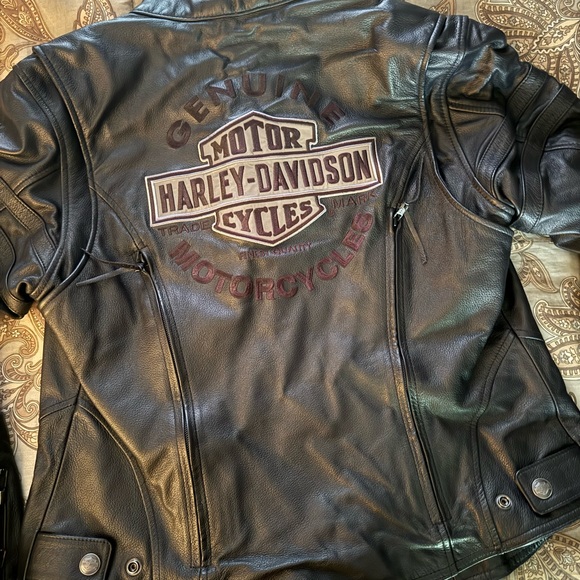 Harley Davidson leather jacket , in new condition. smoke free and pet free home. - Picture 5 of 5
